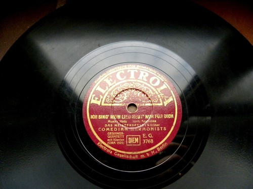 3046 comedian - 3046/,