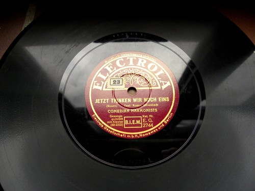 1537 comedian - 1537/,